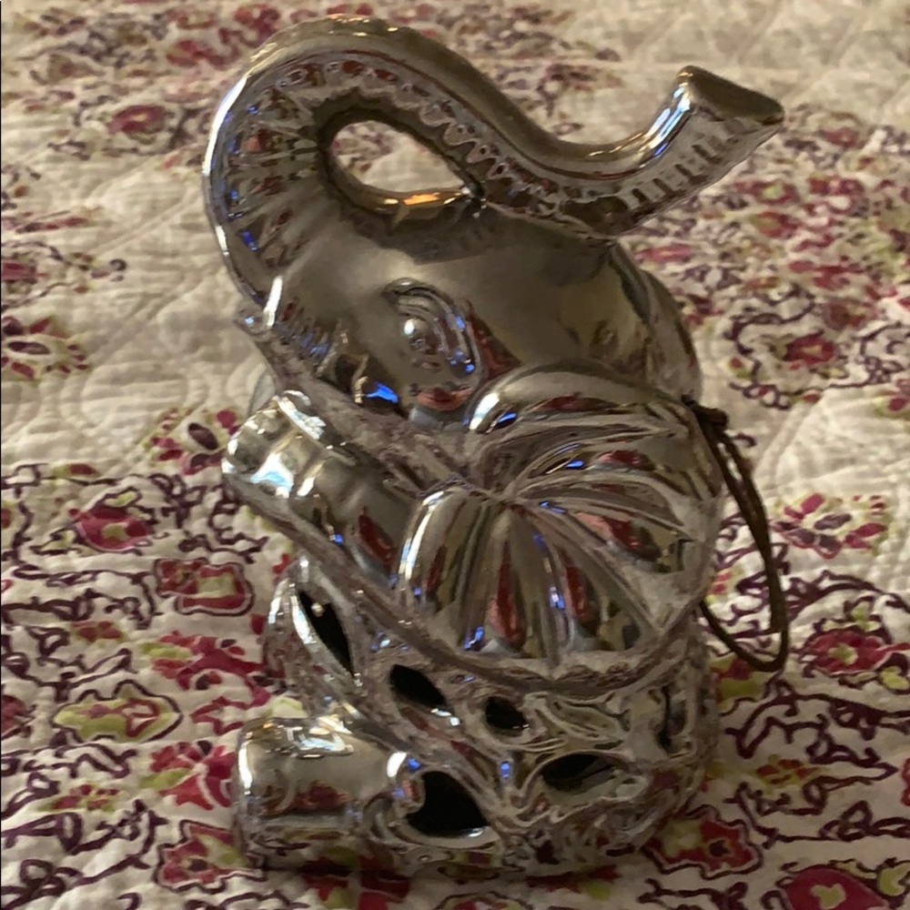 Elephant statue